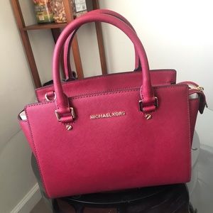 MICHAEL Michael Kors
Selma Medium Satchel